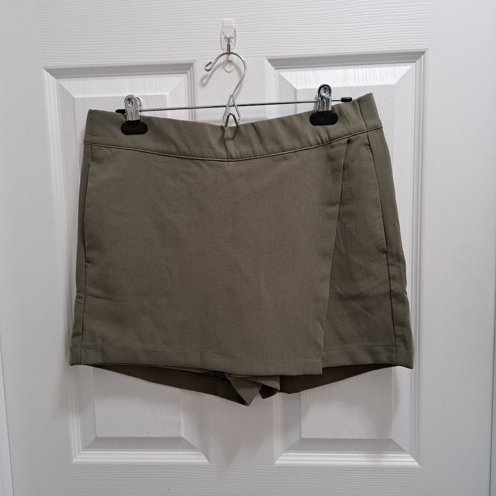 Frank And Oak Green Skort Asymmetrical Women's Size Medium Pockets Stretch NEW